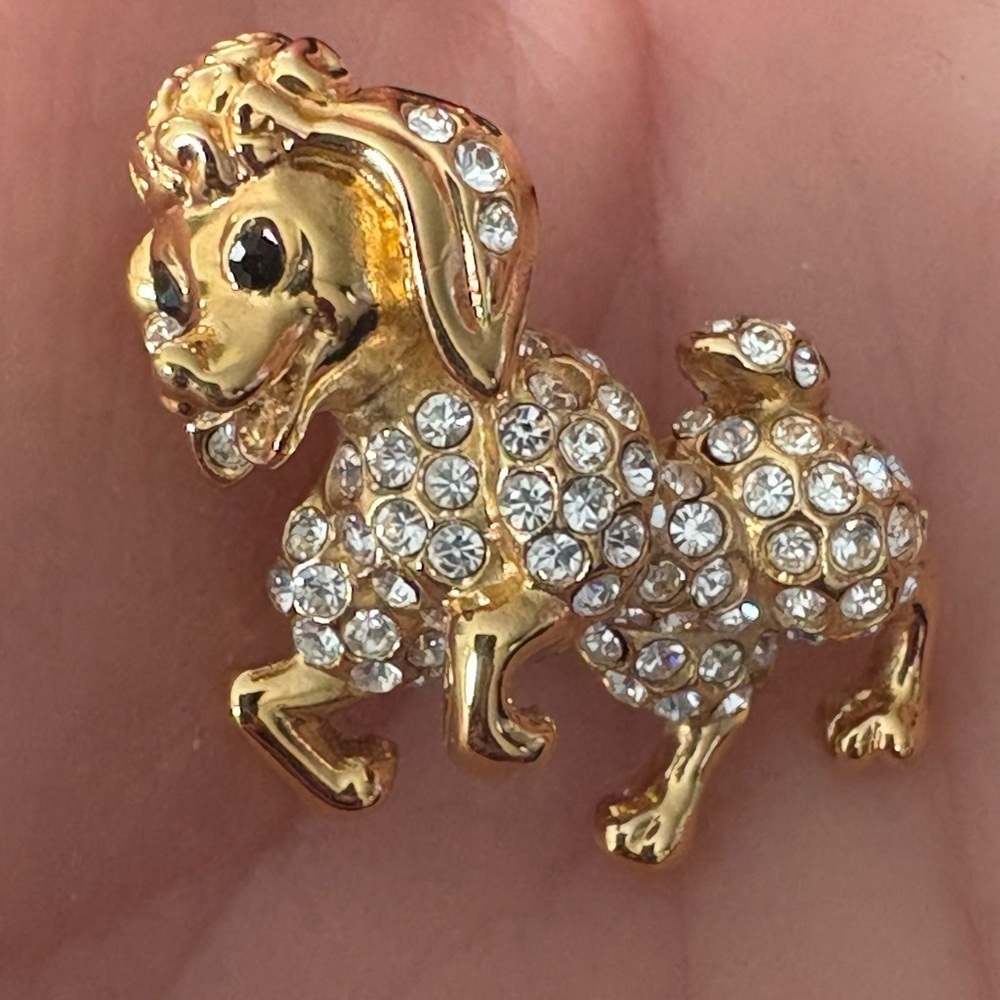 Vintage Gold Tone Poodle Dog Brooch Pin With Sparkling Rhinestones